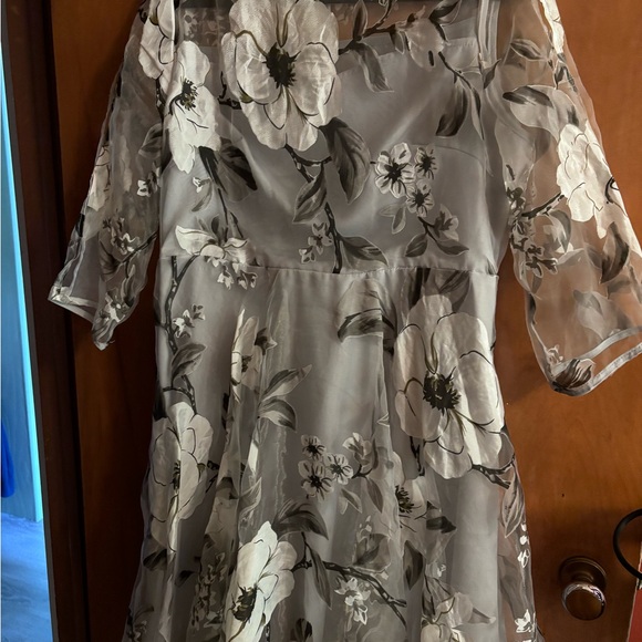 Layered gray and black dress - Picture 5 of 6